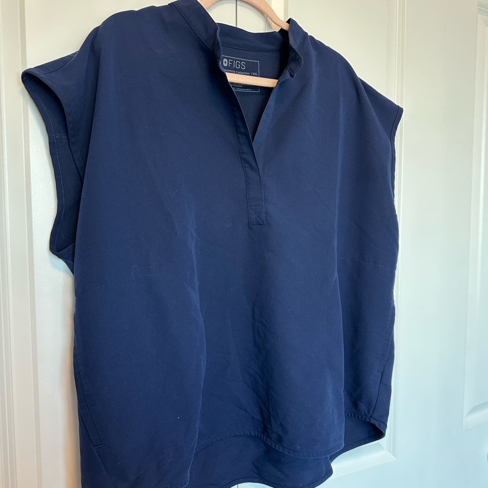 Figs Women's Navy Scrub Top